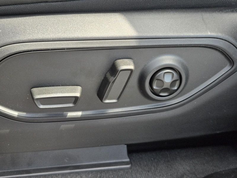 New 2026 Jeep Grand Cherokee L Laredo Altitude 4x4
