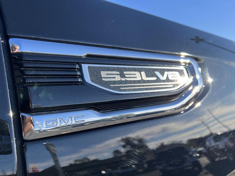 2025 Gmc Sierra 1500 SLT photo 3