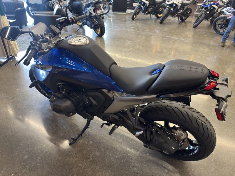 2026 BMW R 1300 R - RACING BLUE METALLIC 