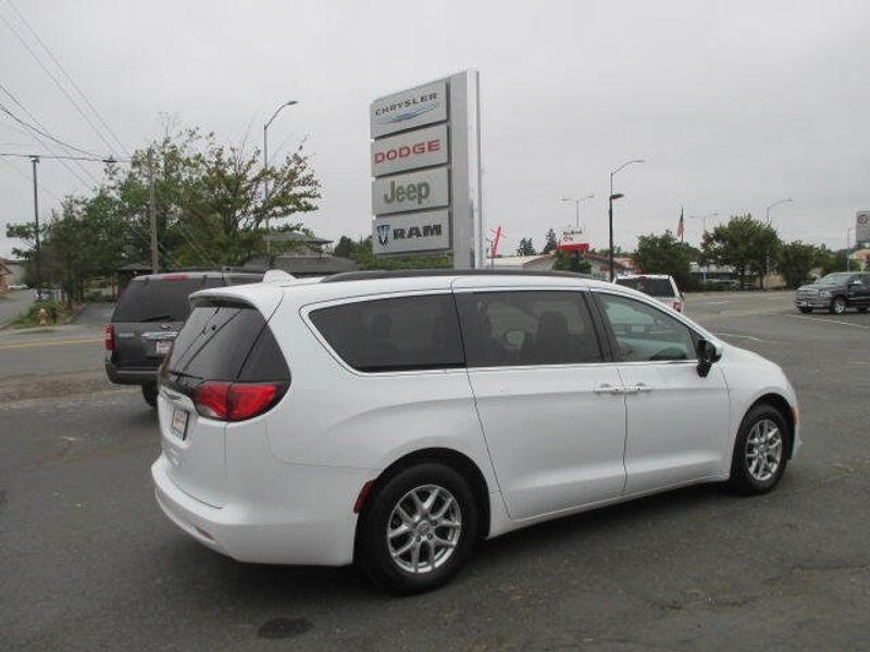 Used 2020 Chrysler Voyager LXIImage 7
