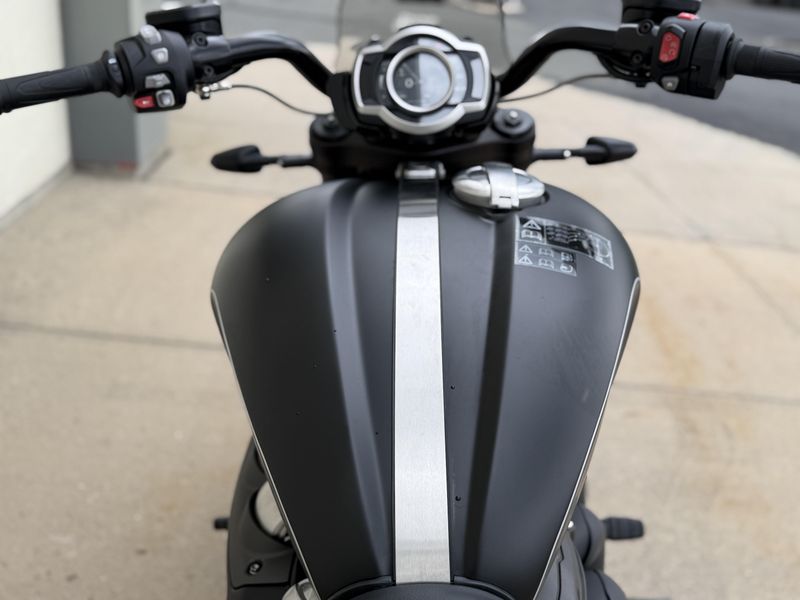 2025 Triumph ROCKET 3 STORM GTImage 6