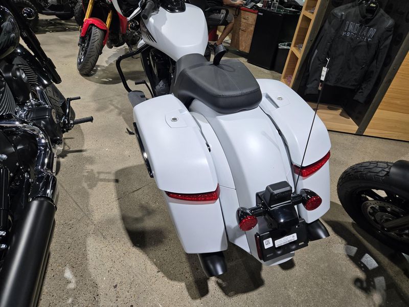 NEW 2025 INDIAN MOTORCYCLE CHIEFTAIN POWERPLUS DARK HORSE 112 RA Image 18