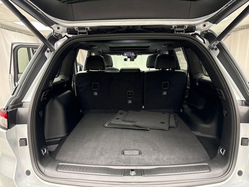 New 2025 Jeep Grand Cherokee Limited 4x4Image 14