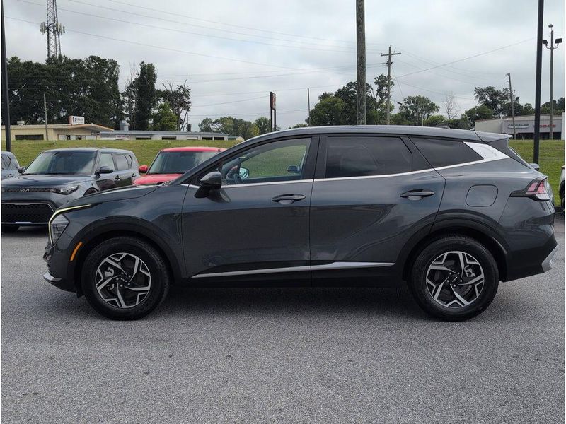 Used 2024 Kia Sportage LXImage 2