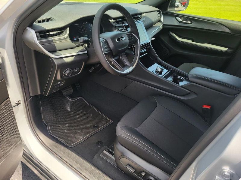 2025 Jeep Grand Cherokee Laredo 4x4Image 24
