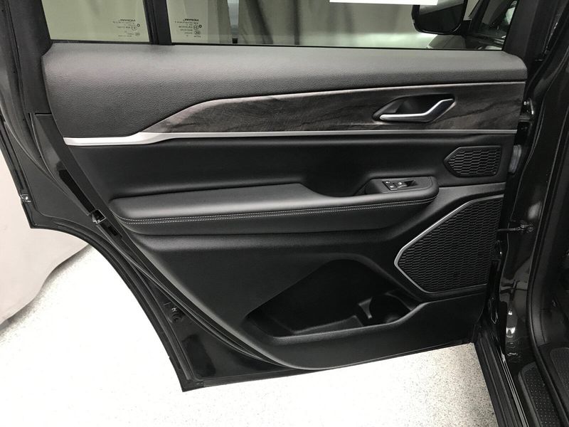Used 2022 Jeep Grand Cherokee L LimitedImage 8