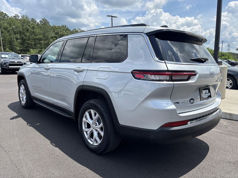 Used 2022 Jeep Grand Cherokee L LimitedImage 3