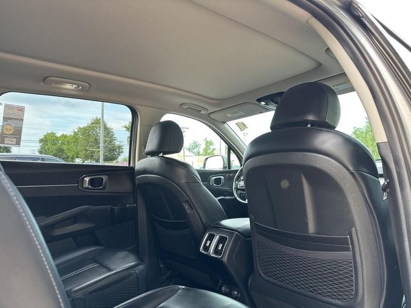 Used 2023 Kia Sorento Hybrid EXImage 18