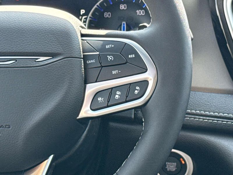 New 2027 Chrysler Pacifica Select Awd