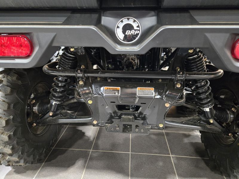 New 2025 Can-Am DEFENDER 6X6 LIMITED CAB HD10 FIERY RED Image 17