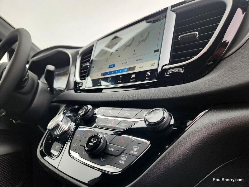 New 2026 Chrysler Voyager Lx