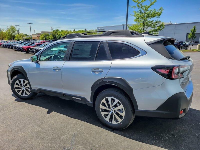 2025 Subaru Outback Premium photo 2