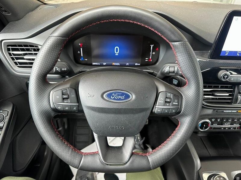 2024 Ford Escape ST-LineImage 2