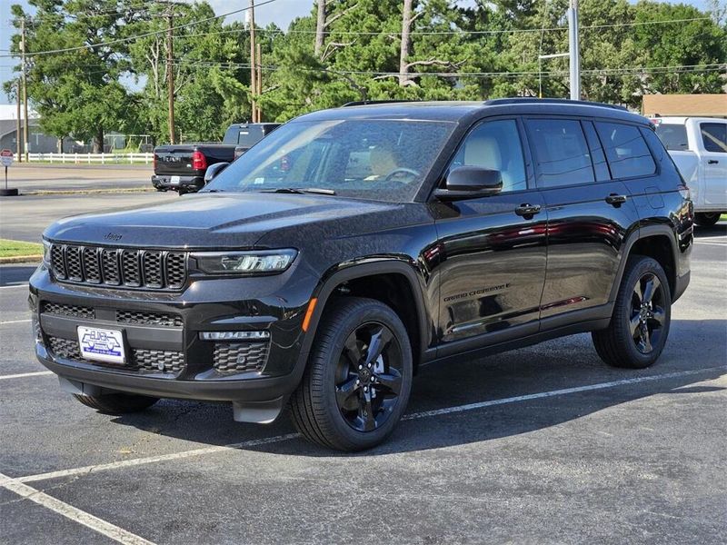 2025 Jeep Grand Cherokee L Limited 4x4Image 3