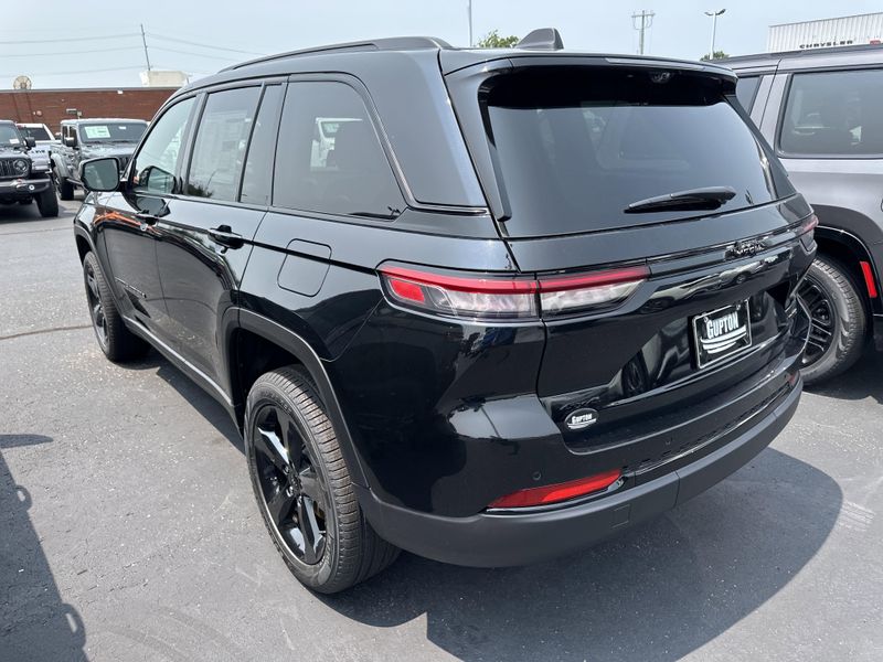 2025 Jeep Grand Cherokee Limited 4x4Image 9