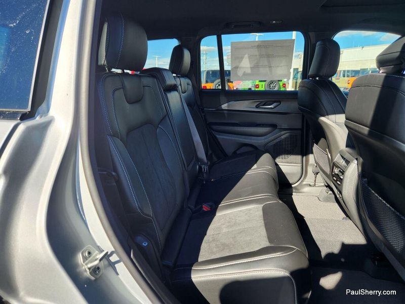 New 2025 Jeep Grand Cherokee Altitude X 4x4