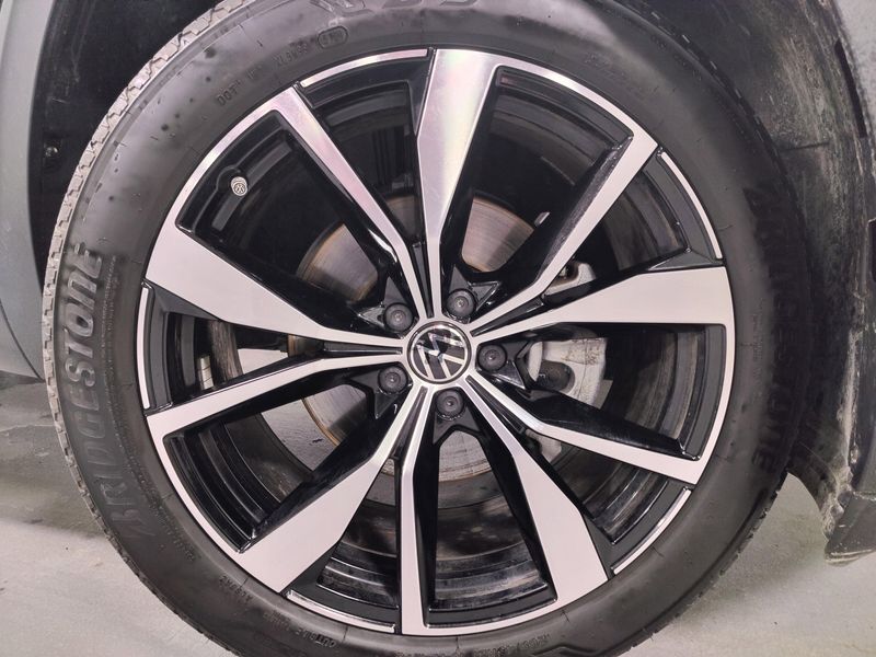 Used 2025 Volkswagen Atlas Cross Sport SEL Premium R-Line w/Sunroof/NavImage 8