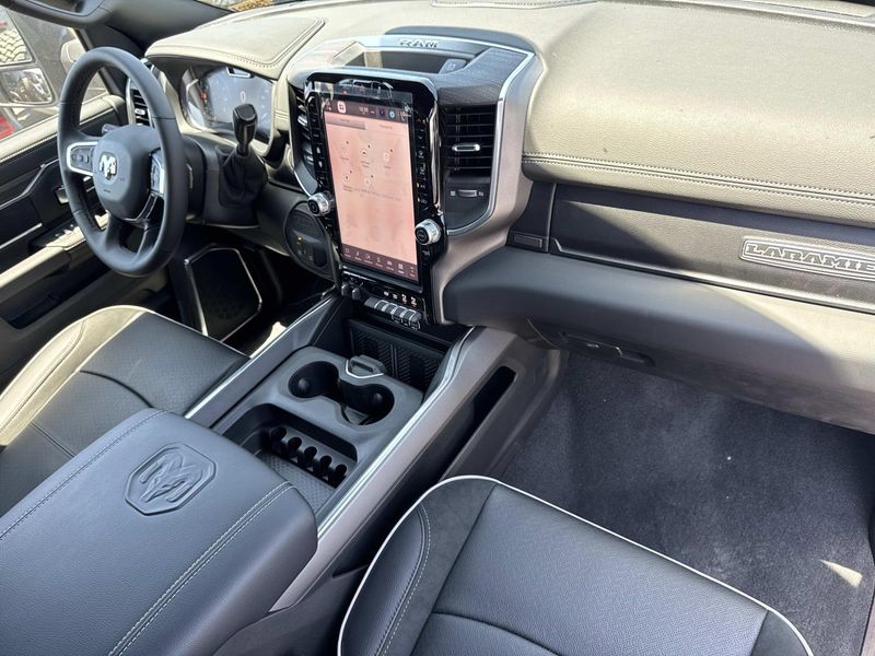 New 2026 RAM 2500 Laramie Crew Cab 4x4 8' Box
