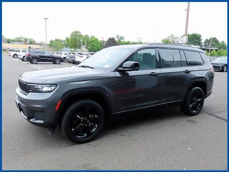 2022 Jeep Grand Cherokee L AltitudeImage 1