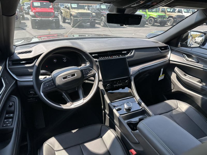 New 2025 Jeep Grand Cherokee L Limited 4x4Image 20