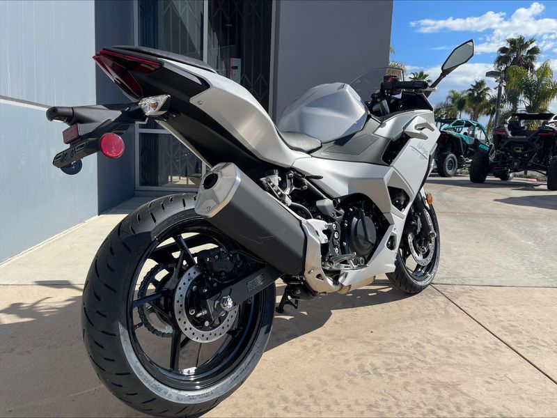 2025 Kawasaki NINJA 500 ABS Image 11