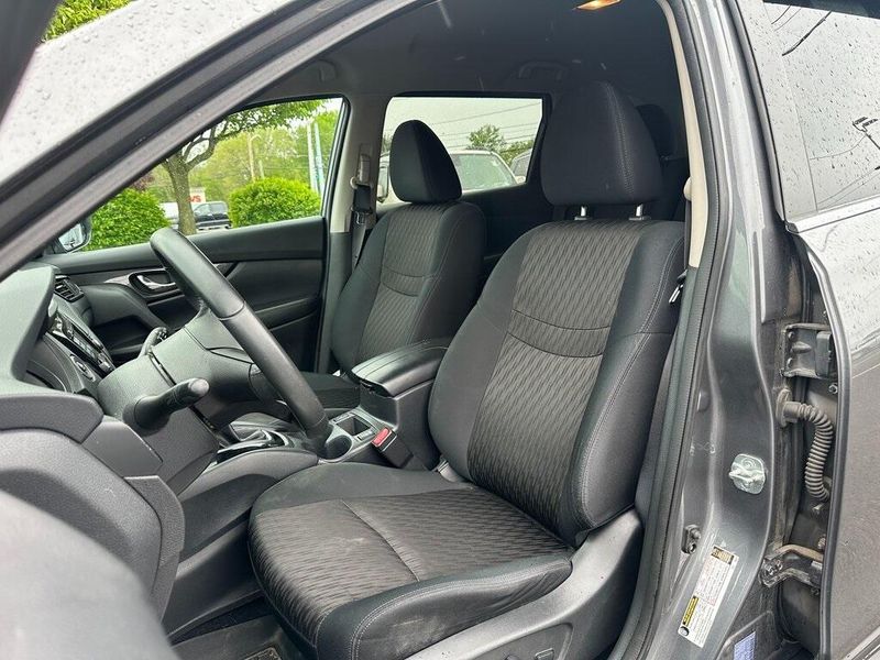 2018 Nissan Rogue SVImage 17