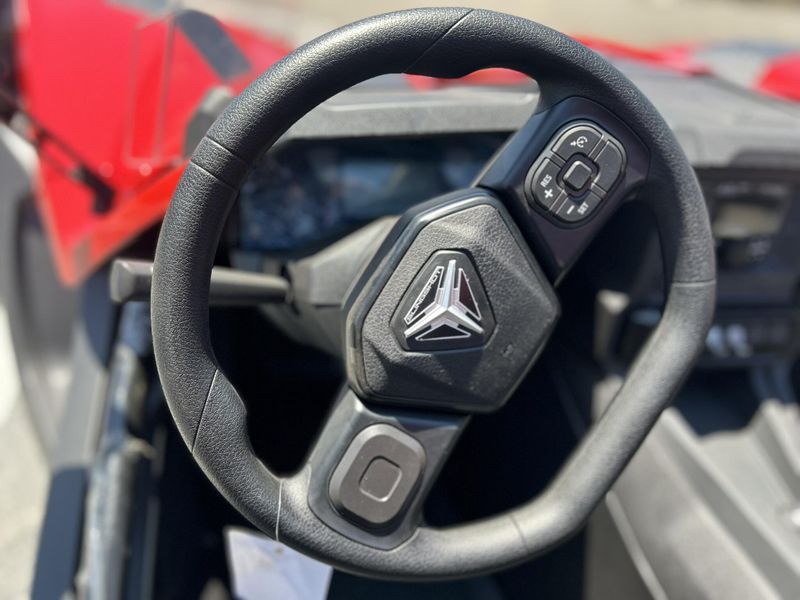 New 2025 Polaris SLINGSHOT S AUTODRIVE Image 18