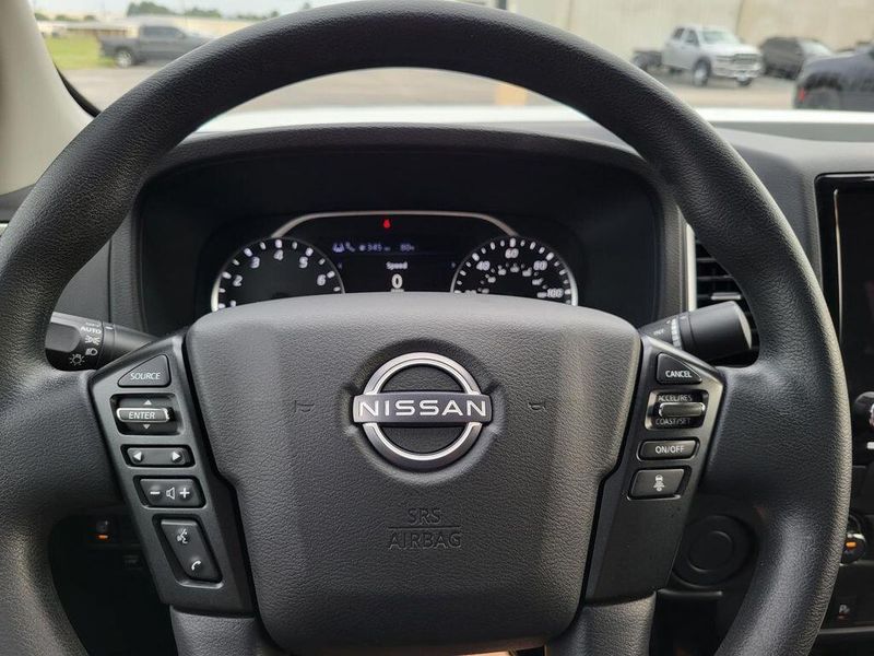 2023 Nissan Frontier SVImage 13