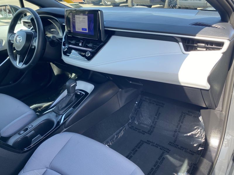 2025 Toyota Corolla SEImage 12
