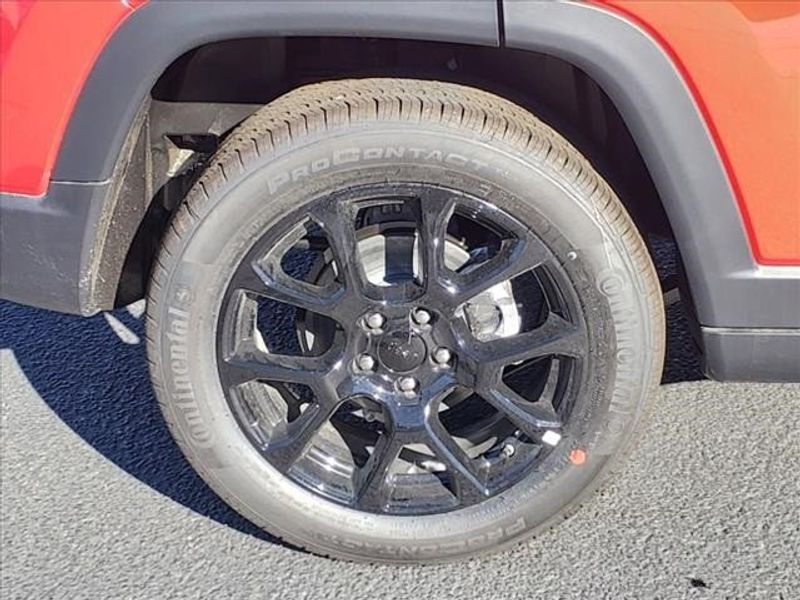 2024 Jeep Compass Latitude 4x4 in a Black Clear Coat exterior color and Blackinterior. Perris Valley Chrysler Dodge Jeep Ram 951-355-1970 perrisvalleydodgejeepchrysler.com 