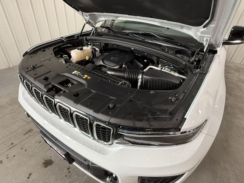 Used 2023 Jeep Grand Cherokee L OverlandImage 17