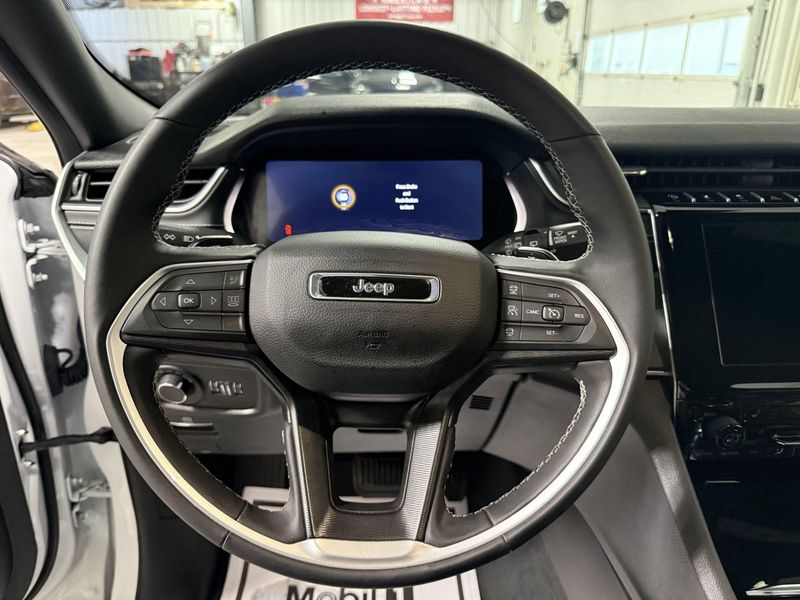 Used 2024 Jeep Grand Cherokee L LaredoImage 28