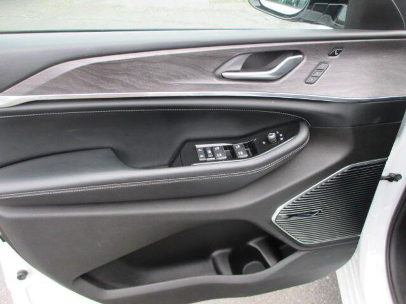 Used 2022 Jeep Grand Cherokee L OverlandImage 18