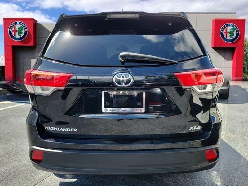 2019 Toyota Highlander SE XLE photo 3