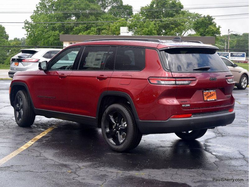2025 Jeep Grand Cherokee L Limited 4x4Image 11