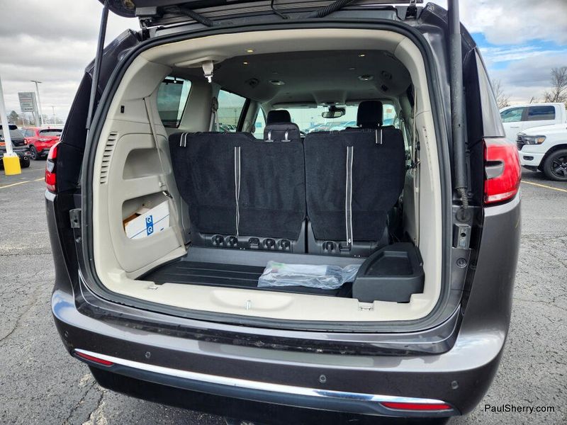 Used 2022 Chrysler Pacifica Touring L