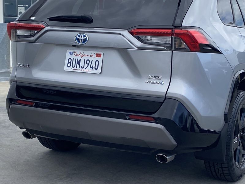 2021 Toyota RAV4 XSEImage 5