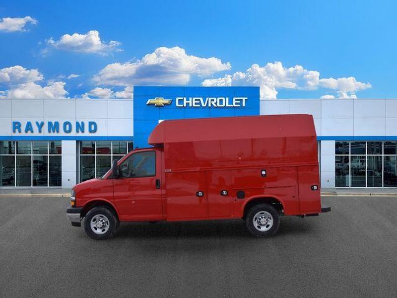 New 2026 Chevrolet Express 3500 Work VanImage 7