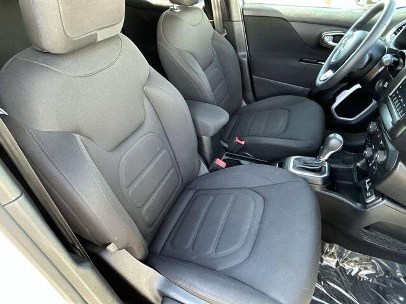 Used 2018 Jeep Renegade LatitudeImage 11