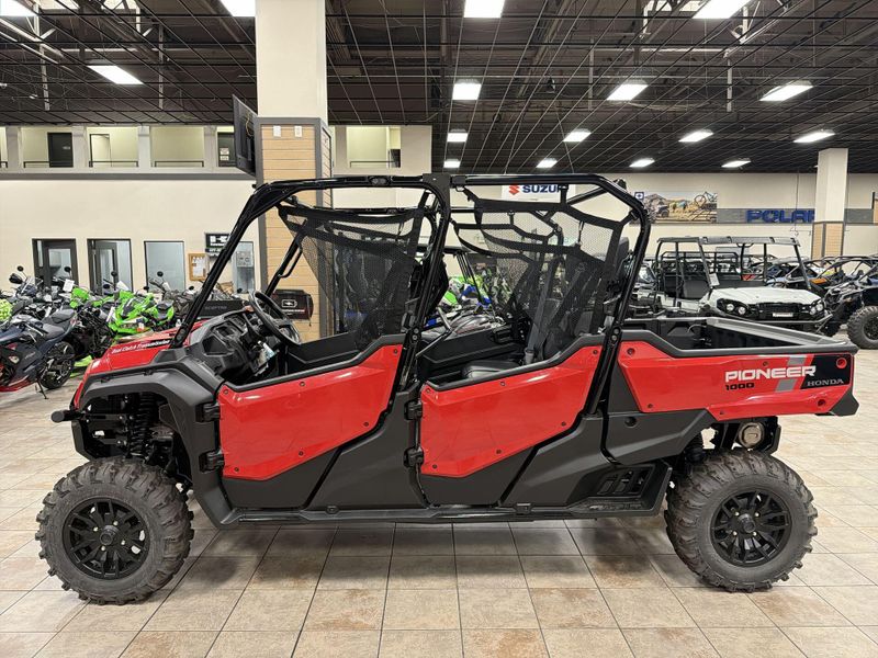 New 2025 Honda PIONEER 1000-6 DLX CREW Image 14