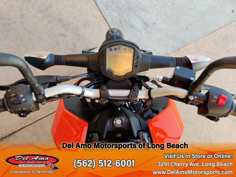 2023 KTM 200 DUKE  in a ORANGE exterior color. Del Amo Motorsports of Long Beach (562) 362-3160 delamomotorsports.com 