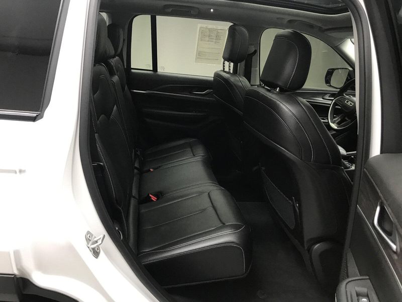 Used 2023 Jeep Grand Cherokee LimitedImage 19