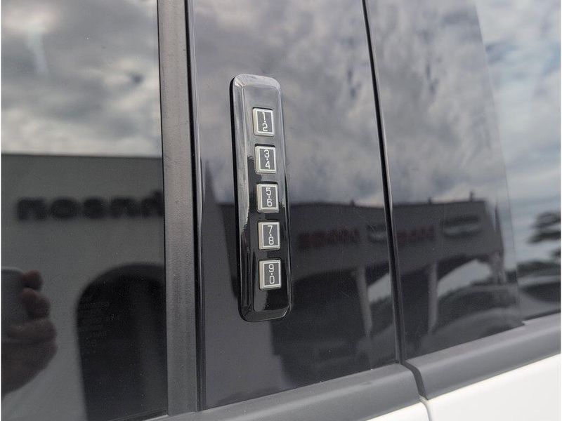 2021 Ford F-250 LariatImage 12