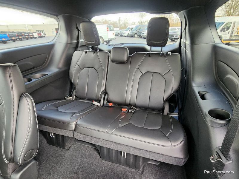 New 2026 Chrysler Voyager Lx