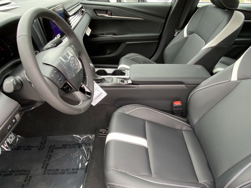 New 2025 Toyota Camry SEImage 14
