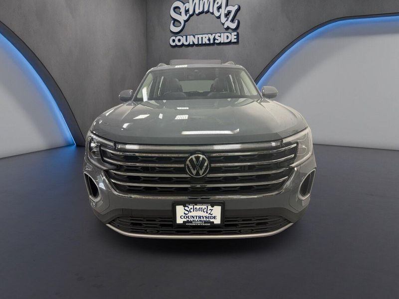Used 2025 Volkswagen Atlas SE AWD w/Technology & SunroofImage 2