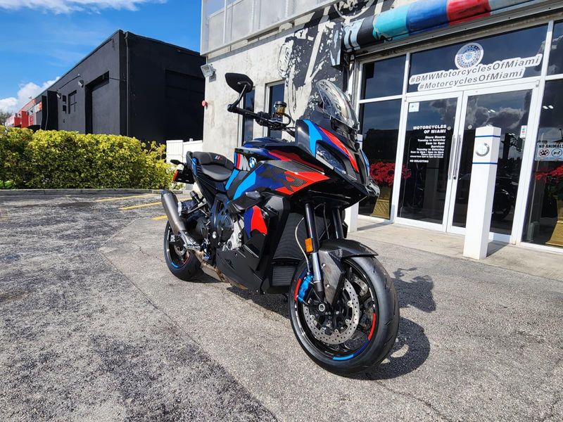 2026 BMW M 1000 XRImage 9