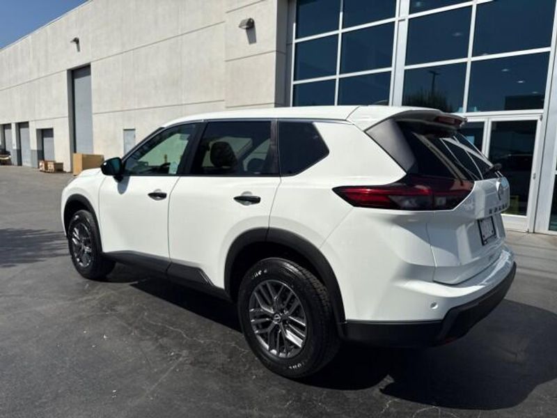 2024 Nissan Rogue S photo 4