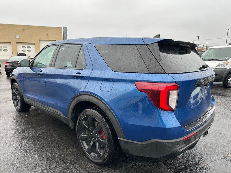 2022 Ford Explorer STImage 16