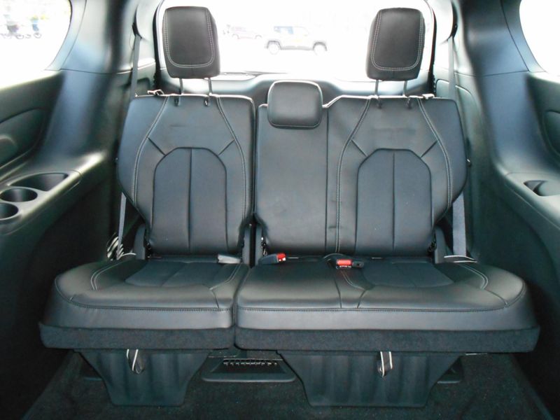 2025 Chrysler Voyager LxImage 7